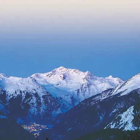 Hotel Grand Au Rond Point Des Pistes 4*